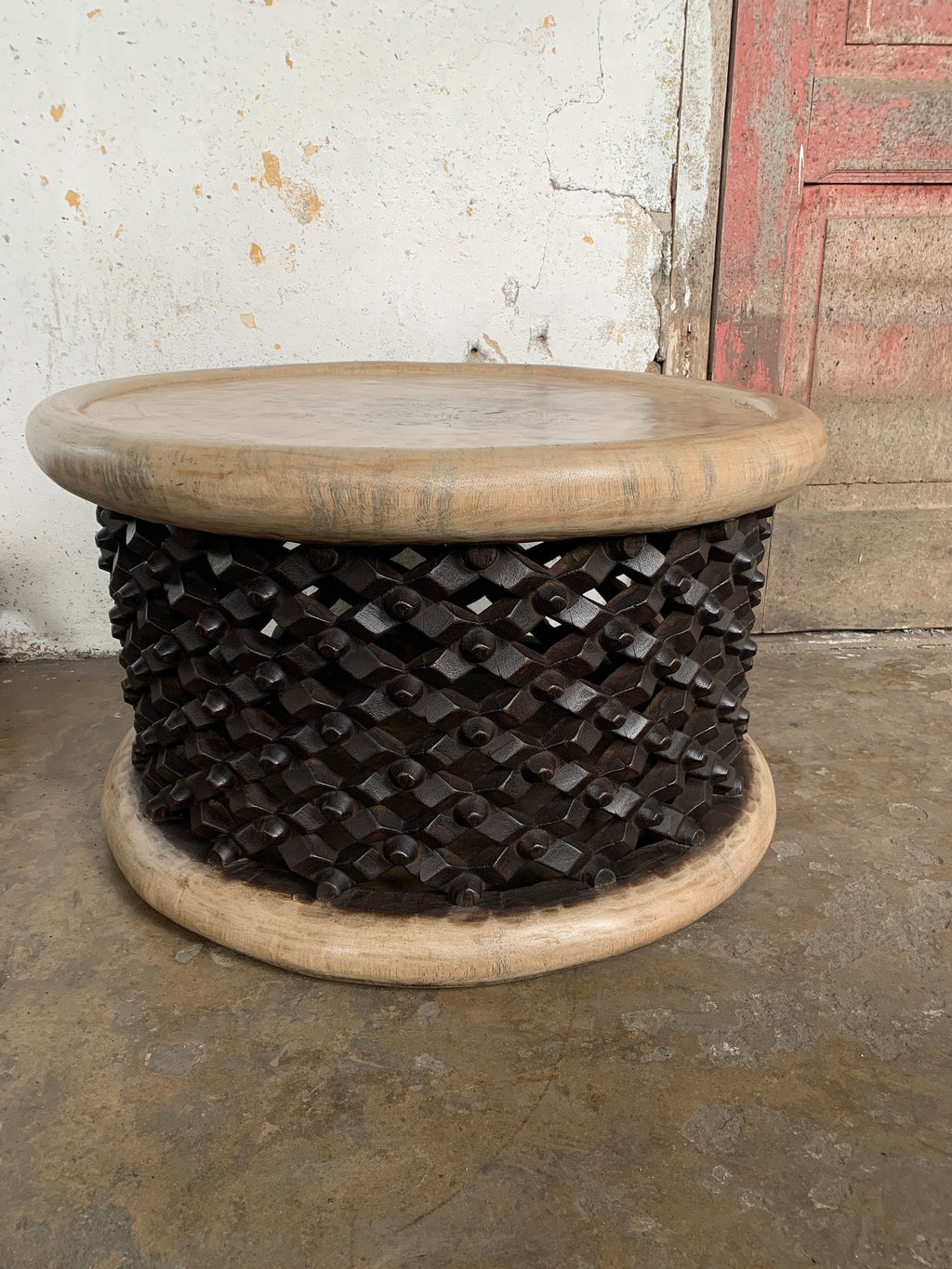 Bamileke stools| Coffee tables for interior and outdoor decor| Living room African furnitures| Home decor side tables| Bird nest| Gift for